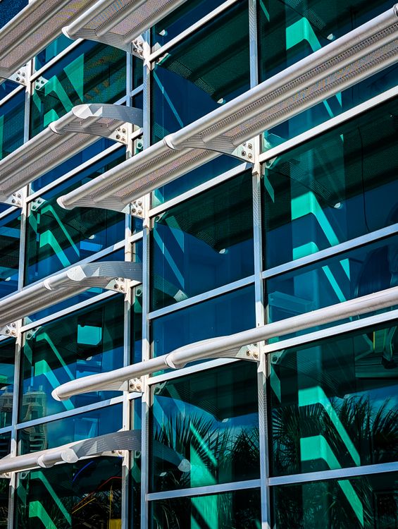 Architecture de verre moderne — la transparence comme principe